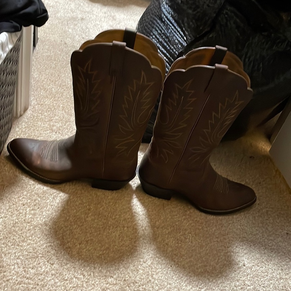 Ariat cowgirl boots